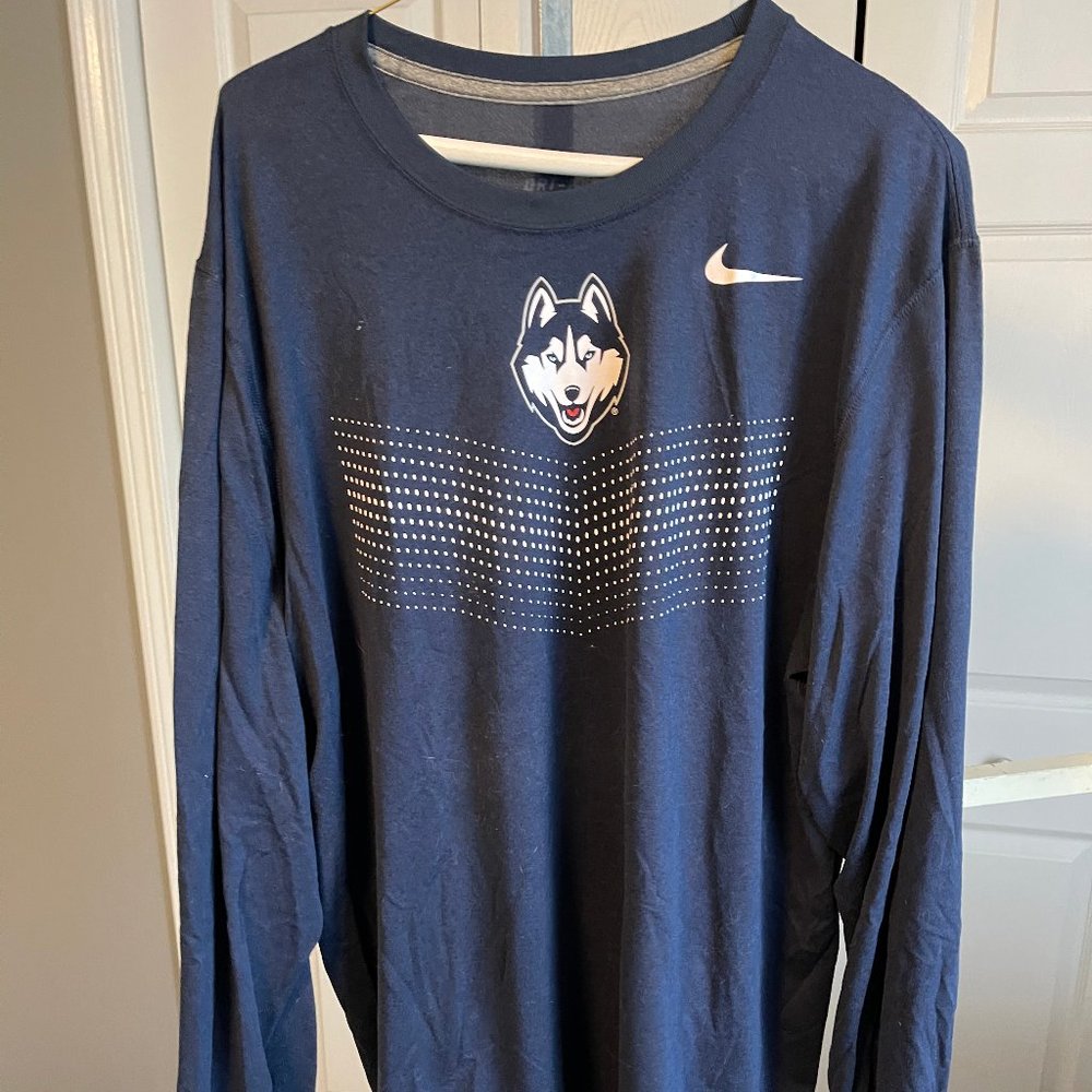 Nike UCONN Huskies Dri Fit Long Sleeve Shirt XL